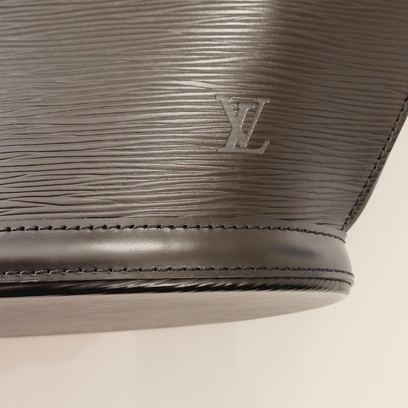 LOUIS VUITTON Blk EPI Leather ST JACQUES EXCELLENT Condition - Picture 5 of 13